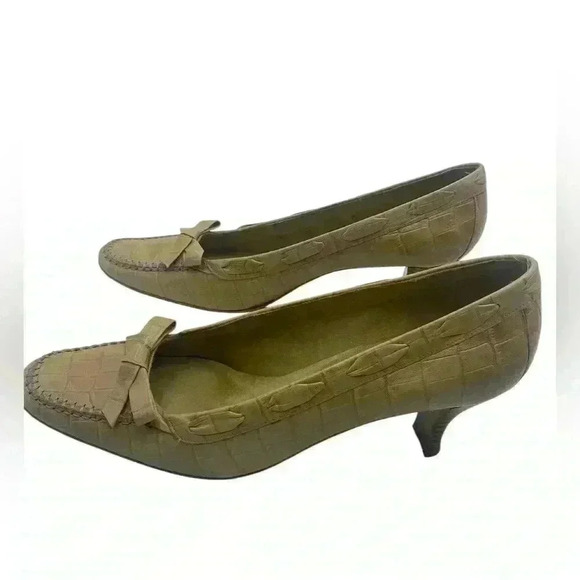 Stuart Weitzman Beige Tan Embossed Low Heel Leather Vintage SZ. 9 M - Picture 3 of 9